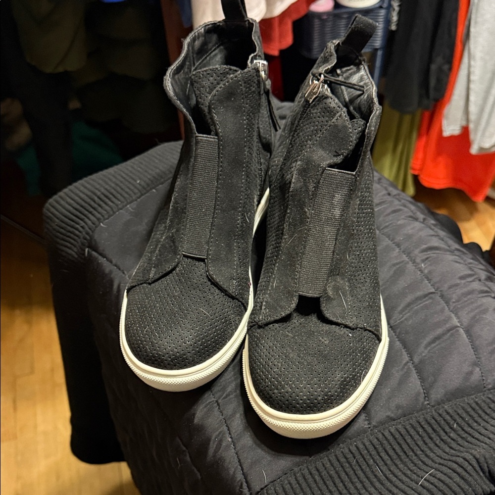 Stylish Black Women's wedge sneakers